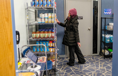 student choosing food